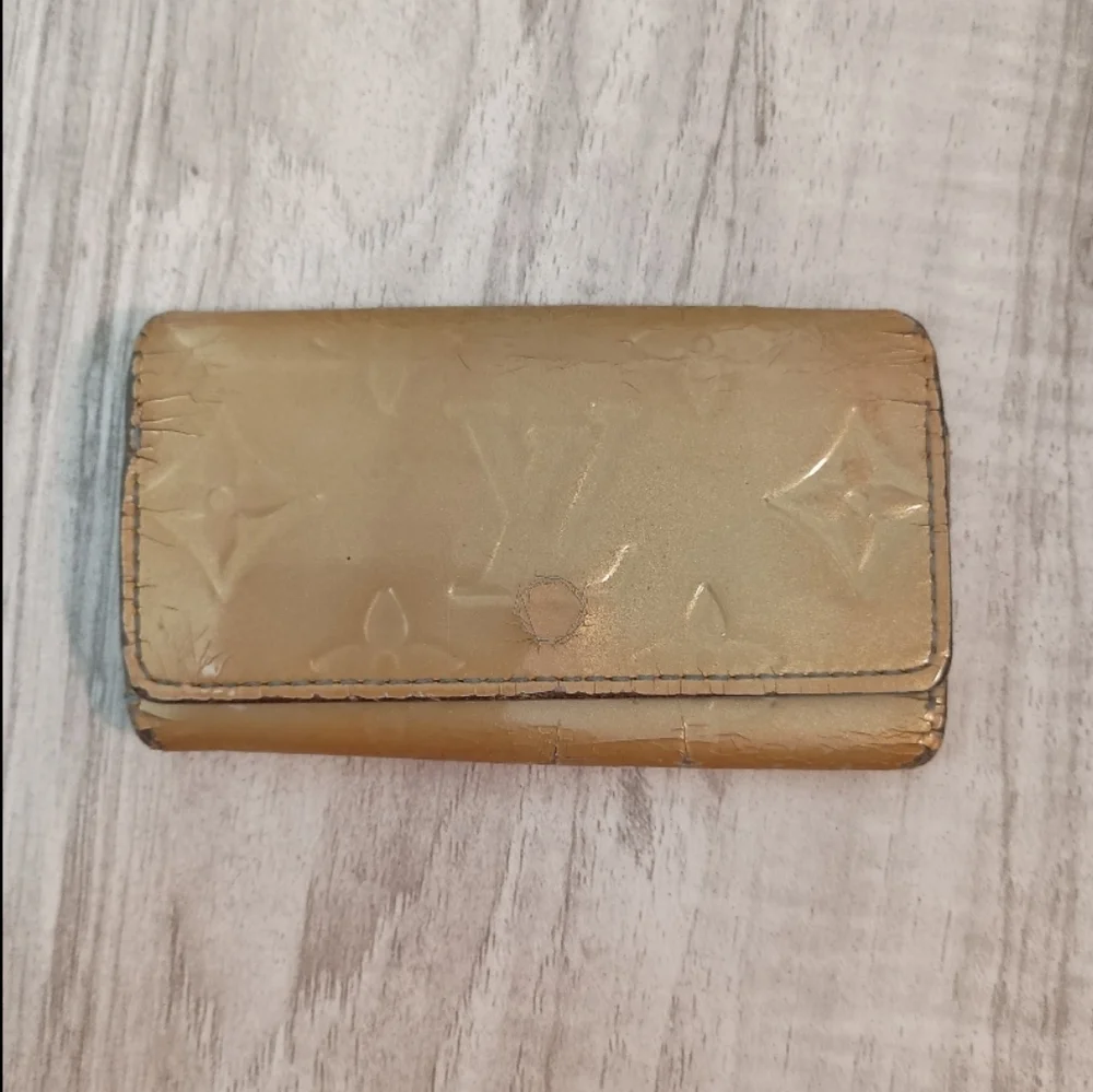 Authentic Louis Vuitton Key holder Key case Vernis Yellow Woman
